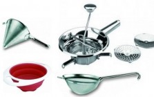 Strainers and colanders for kitchen